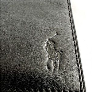 Ralph Lauren leather wallet. No signs of wear, looks brand new. Super soft.